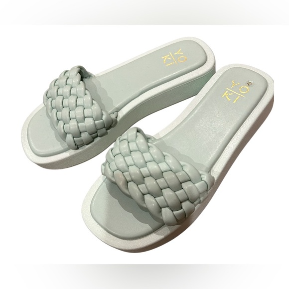 Elegant mint Green Woven Slide Sandals - Picture 2 of 5